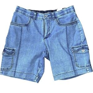 𝅺LEE ladies denim shorts, size 8P, comfort stretch waist, embroidered detail